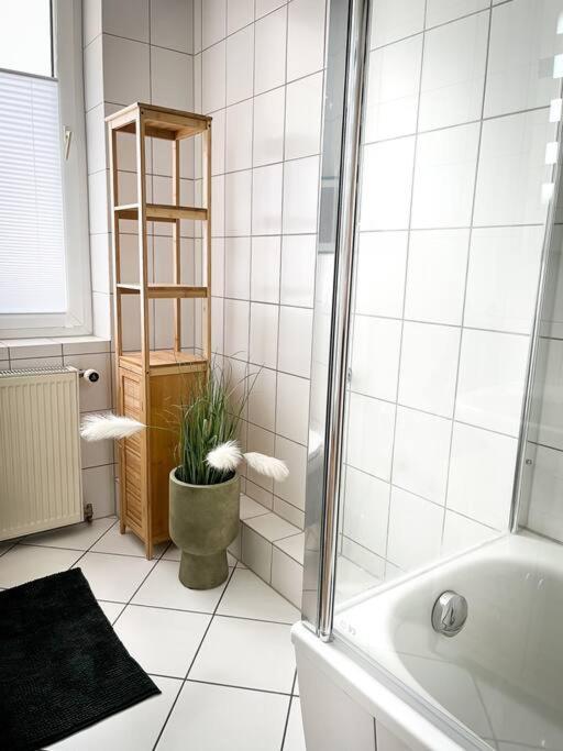 Ferienwohnung Bali Style Mit High Speed Wlan Und Gratis Parkplatz Gera Ngoại thất bức ảnh